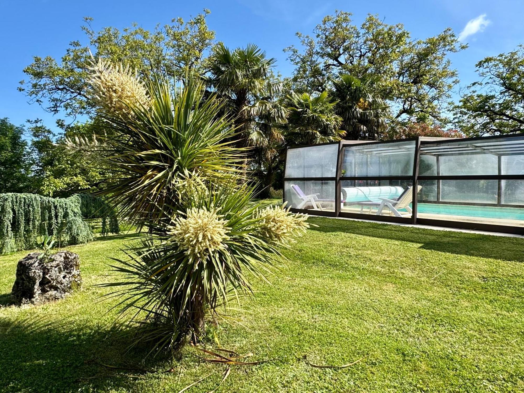Maison De Charme Piscine Couverte Chauffee Mayrinhac-Lentour Exterior photo